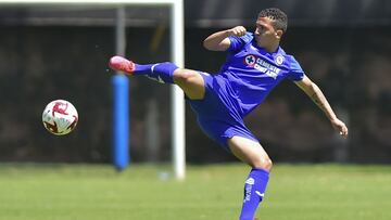 Ángel Orelien en un partido con Hidalgo
