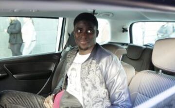 Un juzgado de Sevilla condenó a ocho meses y dos días de retirada del carné de conducir y a pagar una multa de 2.400 euros al jugador del Real Betis Alfred N'Diaye después de que fuera sorprendido conduciendo su Porsche Carrera a 162 kilómetros por hora en una vía urbana en la que está prohibido circular a más de 50 kilómetros por hora