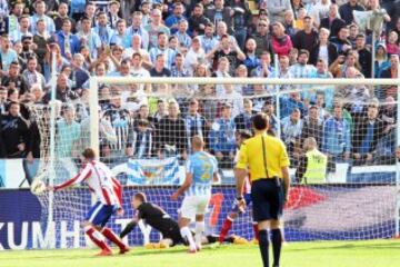 GOL 1-1  Saque de esquina el Málaga cuando Amrabat trataba de rematar ante dos defensores rojiblancos y en su intento de despejar Fernando Torres tocó la pelota para acabar introduciéndose el cuero en su propia portería. 