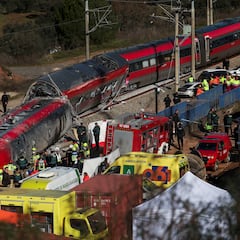 What is the death toll in the high-speed rail crash in Spain? Latest update on train derailment