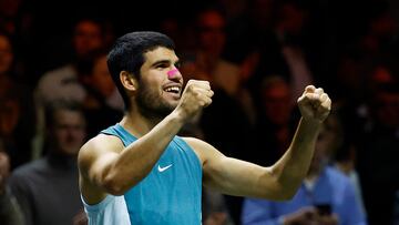 Tennis - ATP 500 - Rotterdam Open - Rotterdam Ahoy, Rotterdam, Netherlands - February 9, 2025 Spain's Carlos Alcaraz celebrates winning his final match against Australia's Alex de Minaur REUTERS/Piroschka Van De Wouw