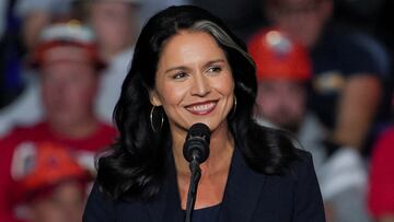 FILE PHOTO: Former U.S. Rep. Tulsi Gabbard attends a campaign rally of Republican presidential nominee and former U.S. President Donald Trump at PPG Paints Arena in Pittsburgh, Pennsylvania, U.S., November 4, 2024. REUTERS/Jeenah Moon/File Photo