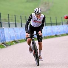 Pogacar, otro día más en la oficina con exhibición en la Amstel