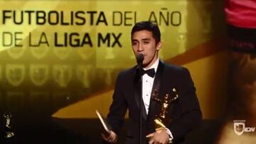 La emoci車n de Edson Puch tras recibir premio al mejor jugador