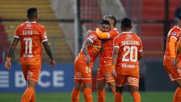 Futbol, Universidad Catolica vs Cobreloa.
Fecha 14, campeonato Nacional 2024.
El jugador de Cobreloa Luis Garcia, celebra su gol contra Universidad Catolica durante el partido de primera division realizado en el estadio Santa Laura.
Santiago, Chile.
25/05/2024
Marcelo Hernandez/Photosport
Football, Universidad Catolica vs Cobreloa.
14th turn, 2024 National Championship.
Cobreloa’s player Luis Garcia celebrates his goal against Universidad Catolica during the first division match at Santa Laura stadium.
Santiago, Chile.
25/05/2024
Marcelo Hernandez/Photosport