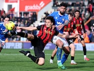 Soccer Football - Premier League - AFC Bournemouth v Sunderland - Vitality Stadium, Bournemouth, Britain - February 28, 2026 AFC Bournemouth's Enes Unal in action with Sunderland's Omar Alderete REUTERS/Ian Walton EDITORIAL USE ONLY. NO USE WITH UNAUTHORIZED AUDIO, VIDEO, DATA, FIXTURE LISTS, CLUB/LEAGUE LOGOS OR 'LIVE' SERVICES. ONLINE IN-MATCH USE LIMITED TO 120 IMAGES, NO VIDEO EMULATION. NO USE IN BETTING, GAMES OR SINGLE CLUB/LEAGUE/PLAYER PUBLICATIONS. PLEASE CONTACT YOUR ACCOUNT REPRESENTATIVE FOR FURTHER DETAILS..