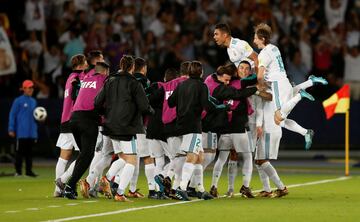 Real Madrid players celebrate Cristiano Ronaldo's winning goal.