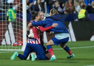 Las rojiblancas, campeonas de la Copa de la Reina tras ganar al Madrid en la tanda de penaltis.