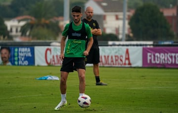 José Alberto podrá contar con Andrés Martín, que ya se ha entrenado y está inscrito en LaLiga con el número 11.