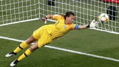 Chile goalkeeper Claudia Endler makes a save during the Women&#039;s World Cup Group F soccer match between the United States and Chile at the Parc des Princes in Paris, Sunday, June 16, 2019. (AP Photo/Thibault Camus)