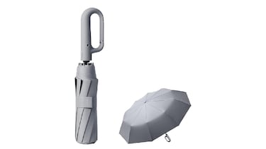 Adiós a llevar el paraguas siempre en la mano: el modelo con asa de mosquetón que triunfa en Amazon