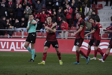 Una falta que te podra haber firmado el mismo Messi. Izeta sigue con su olfato goleador intacto y esta jornada, ante el Elche, anot un tanro a baln parado desde la frontal del rea. Un disparo que sobrepas la barrera y que se aloj en la parte derecha de la portera de Dituro.