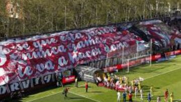 Ambientazo. La afición de Vallecas arropó al equipo antes de que diera comienzo el partido frente al Villarreal. La última victoria del Rayo en casa (2-1) en la jornada 33.