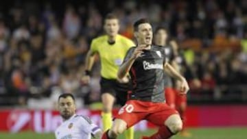 Aduriz, durante el partido en Mestalla.