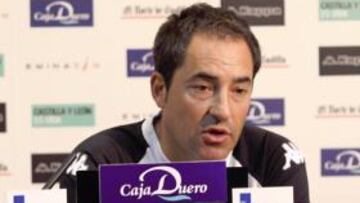 <b>ACTIVO. </b>El técnico se encuentra muy metido en el trabajo de su equipo durante toda la pretemporada.