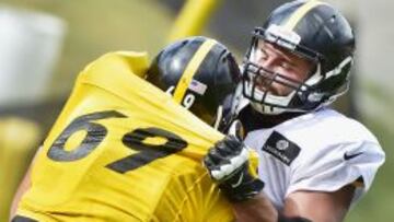 Ali Villanueva entrenando con los Steelers.