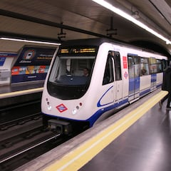 La saturación en el Metro de Madrid obliga al despliegue de ‘empujadores’