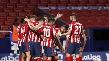 Los jugadores del Atl&eacute;tico celebran el gol de Luis Su&agrave;rez. 