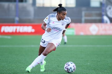 La delantera es la máxima goleadora del equipo junto a su compatriota Valeria y Priscila. A sus 23 años, lleva toda la vida prácticamente en el Madrid CFF, desde que llegó de su país natal, donde ha conseguido llegar a ser internacional. Rápida, con un gran remate y uno contra uno, la brasileña ha jugado 23 partidos en lo que va de temporada formando una gran pareja con Priscila, con la que se entiende a la perfección.