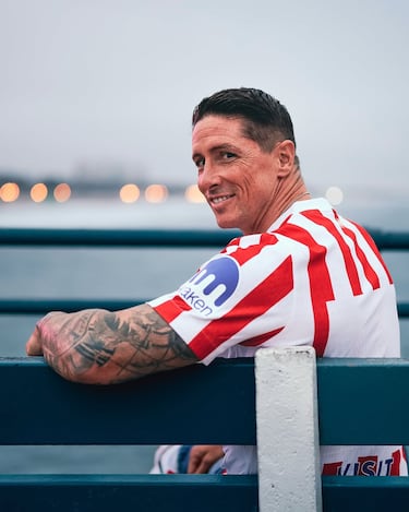 El ídolo del club colchonero ha sido la principal imagen para presentar la nueva equipación del equipo para la temporada 25/26.