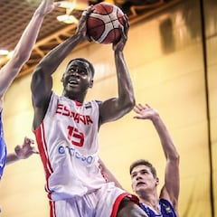 La España de Garuba remonta a Grecia y luchará por las medallas