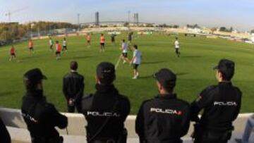 La Polic&iacute;a tuvo que acudir al entrenamiento del Betis.