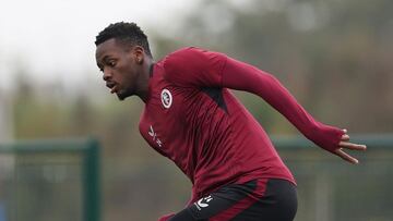 Jhon Durán en un entrenamiento de Aston Villa.