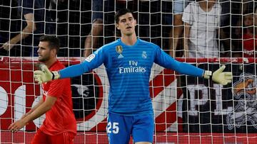 Courtois recrimina a sus compa&ntilde;eros uno de los goles ante el Sevilla.