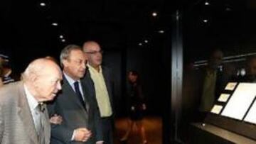 Di Stéfano visitó con Florentino su espacio en el Bernabéu