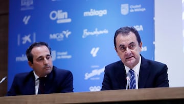 José María Muñoz, administrador judicial del Málaga CF, y Kike Pérez, director general, en rueda de prensa.