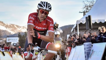 Alberto Contador, tras cruzar la meta en la Col de Couillole.