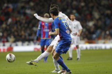 12/02/12 Partido Real Madrid - Levante. Cristiano marca desde fuera del área el 3-1.