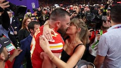 Travis Kelce y Taylor Swift son la pareja del momento. El tight end hizo hasta lo imposible para llamar la atención de Tay. La intérprete de ‘You Belong with me’ recorrió el mundo solo para verlo jugar en el Super Bowl LVIII, mismo que prometió ganar y lo consiguió.