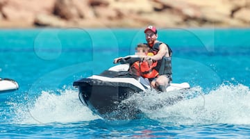 Messi, Luis Suárez y Cesc en sus vacaciones familiares en Ibiza.
