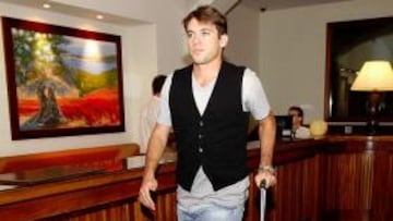 <b>VIAJE RELÁMPAGO. </b>Felipe Mattioni llegó ayer a Peralada sobre las 21:00 acompañado de Planes.