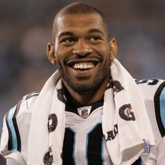 Julius Peppers está indeciso por su futuro en la NFL