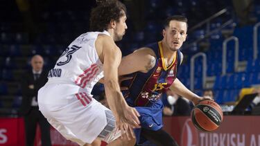 BARCELONA, SPAIN - OCTOBER 23: Thomas Heurtel, #13 of FC Barcelona in action during the 2020/2021 Turkish Airlines EuroLeague Regular Season Round 5 match between FC Barcelona and Real Madrid at Palau Blaugrana on October 23, 2020 in Barcelona, . (Photo b
