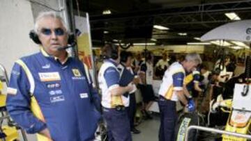 <b>UN FUTURO EN COMÚN. </b>Flavio Briatore confía en que Fernando Alonso siga siendo el número uno del box de Renault la próxima temporada.