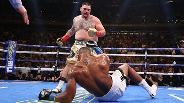 El peleador mexicano afirmó que sufrió bullying, pero a pesar de ello supo salir adelante y lograr los campeonatos del mundo en los pesos pesados.
