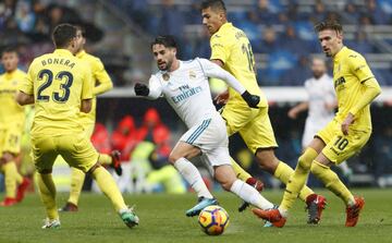 Isco ante Bonera. 