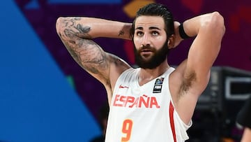 Spain's guard Ricky Rubio reacts after his team's defeat in the FIBA Eurobasket 2017 men's semi-final basketball match between Spain and Slovenia at the Fenerbahce Ulker Sport Arena in Istanbul on September 14, 2017. / AFP PHOTO / OZAN KOSE