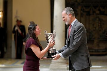 Premio Rey Juan Carlos: Felipe VI entrega a la hermana del escalador Alberto Ginés. Este galardón premia al deportista masculino o femenino que por los resultados obtenidos durante el año haya supuesto la revelación más significativa del panorama deportivo.