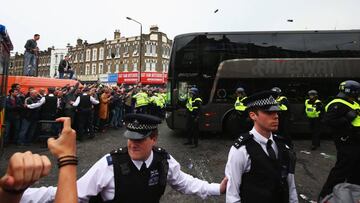 El autobús del Manchester United, a su llegada al estadio del West Ham.