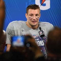 Agente de Gronkowski cree que el jugador podría salir del retiro