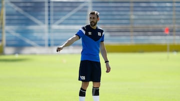 El nuevo DT de La Selecta reconoce que es complicado frenar a Messi, sin embargo, sabe que deben conseguir la victoria para darle una alegría a la afición.