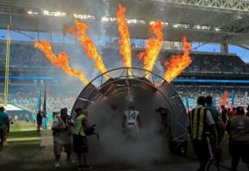 Hablando de aparatos de destruir, aqu¨ª ten¨¦is la m¨¢quina de los Dolphins de destruir jugadores malos. Entran por la puerta y salen por arriba en forma de llamas. Pendiente de patente. El fallo es que a este ritmo se van a quedar sin equipo.