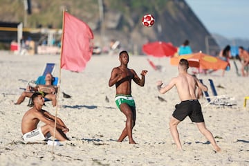 Vinicius disfruta de sus vacaciones en las playas de Río