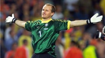 El ex portero defendió en 25 ocasiones la camiseta de la selección brasileña por Copa América. Ganó el torneo en 1997.
