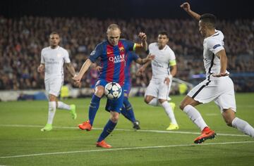 Kurzawa marcó el 2-0 en propia puerta después de un taconazo de Iniesta.