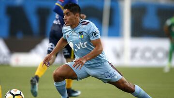 Futbol, O'Higgins vs Everton
Segunda fecha, campeonato nacional 2018
El jugador de O'Higgins Alejandro Marquez controla el balon durante el partido de primera division contra Everton disputado en el estadio El Teniente de Rancagua, Chile.
12/02/2018
Andres Pina/Photosport
Football, O'Higgins vs Everton
Second date, National Championship 2018
O'Higgins player Alejandro Marquez controls the ball during the first division football match against Everton at the El Teniente stadium in Rancagua, Chile.
12/02/2018
Andres Pina/Photosport